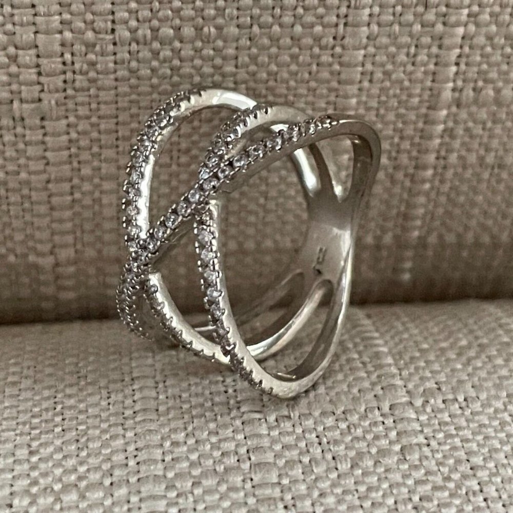Women Rings Silver Tone Crystal accent Fashion Jewelry Ring Size 8 Unbranded - Picture 4 of 12
